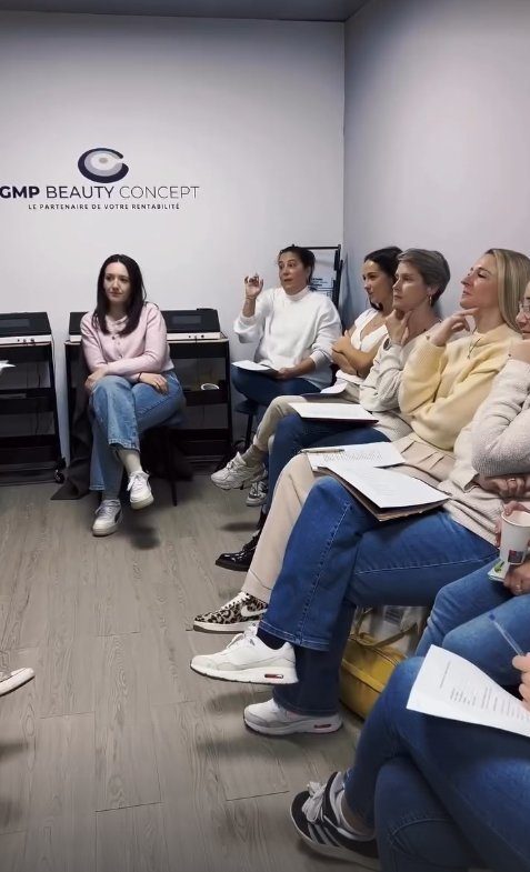 Formation encadrée par des formateurs, une dermatologue et un docteur biologiste